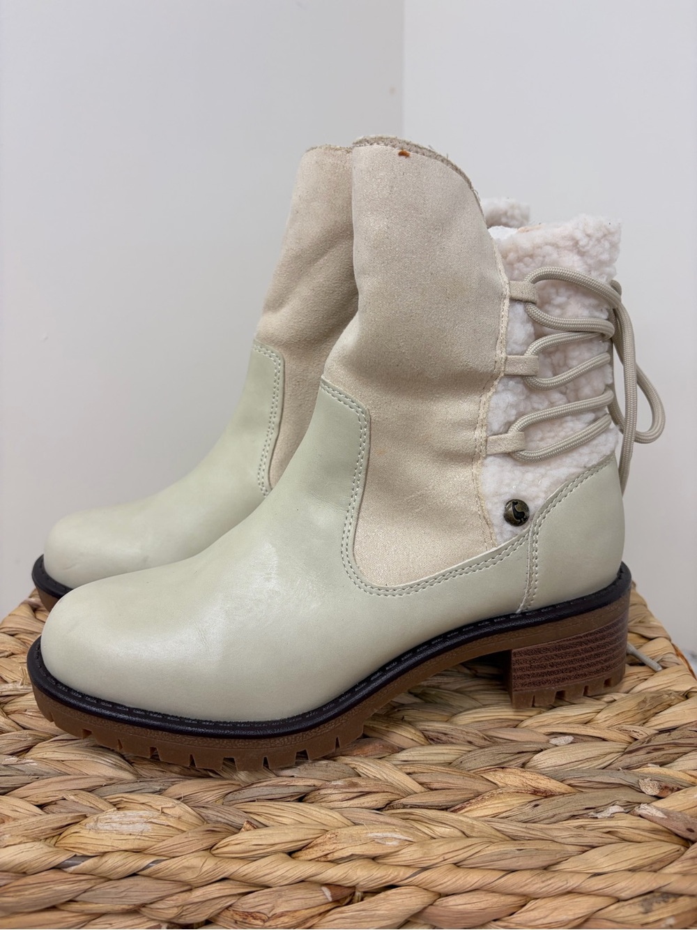 Sporto Cream Lace-Back Sherpa Ankle Boots